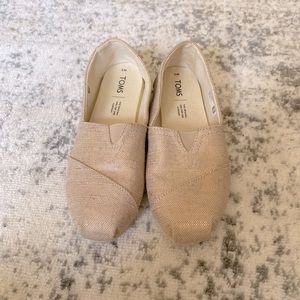 gold shimmery toms